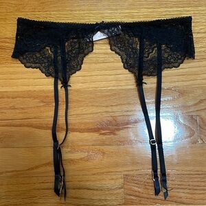 Victoria’s Secret Dream Angels Lace Garter Belt (Brand New)